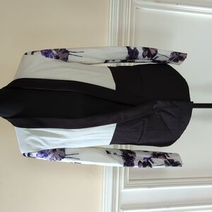 Missguided Women Blazer color block‎ Blk/ white floral design on sleeve Sz 8